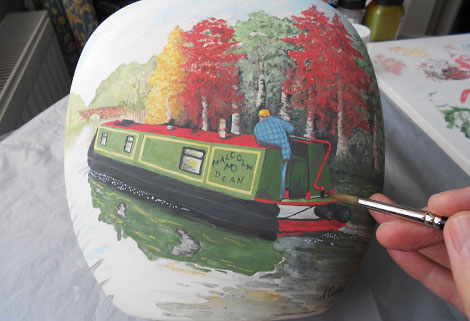 Tony Cartlidge hand painting design on vase