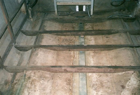 caraboat - floor bearers on new towing frame