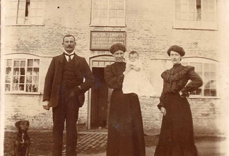 Crick Wharf - Walter Crofts with his wife and daughter