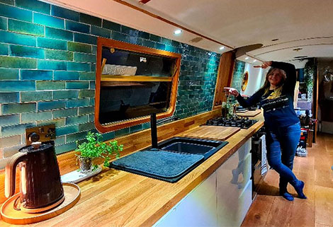 narrowboat fitted kitchen