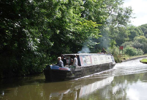 Wooden Canal Boat Society - Wooden boat Southam leaving Marple 