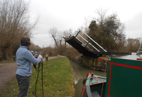 swing bridge on the Oxford Canal