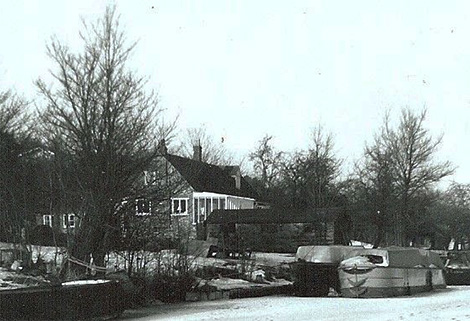 Wyvern Shipping - waterside cottage 1963