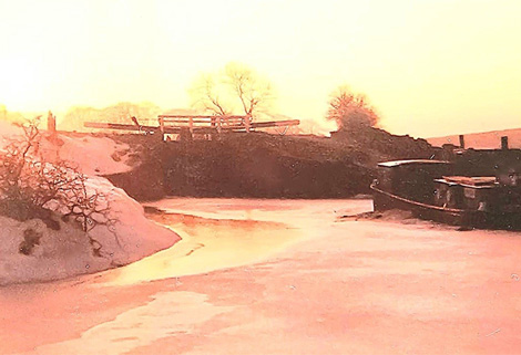 frozen canal - CanalsOnline Magazine frozen canal at Greenberfield bottom lock