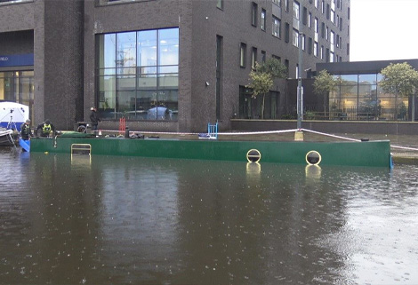 winter 25 - sunken boat - CanalsOnline Magazine sunken boat