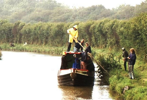 keeping to the middle of the canal