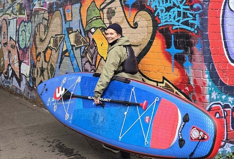 urban art and Ana Aladin - CanalsOnline Magazine Anu Aladin with her paddleboard in front of graffiti